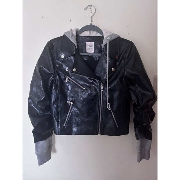Cinq a Sept
Evie Combo Vegan Leather Moto Jacket size Small - Picture 6 of 7